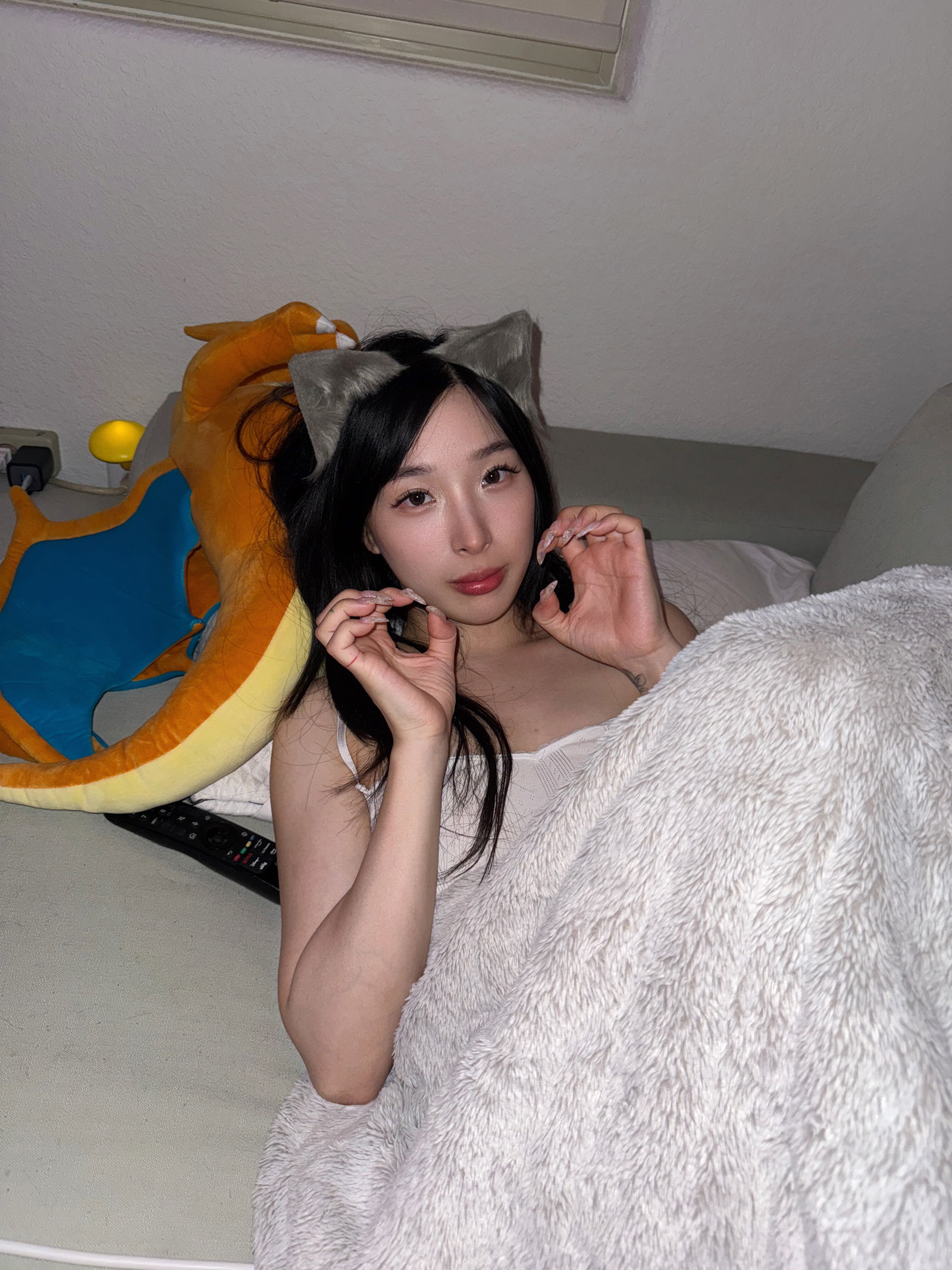 Elle Lee 🖤🪽 photo