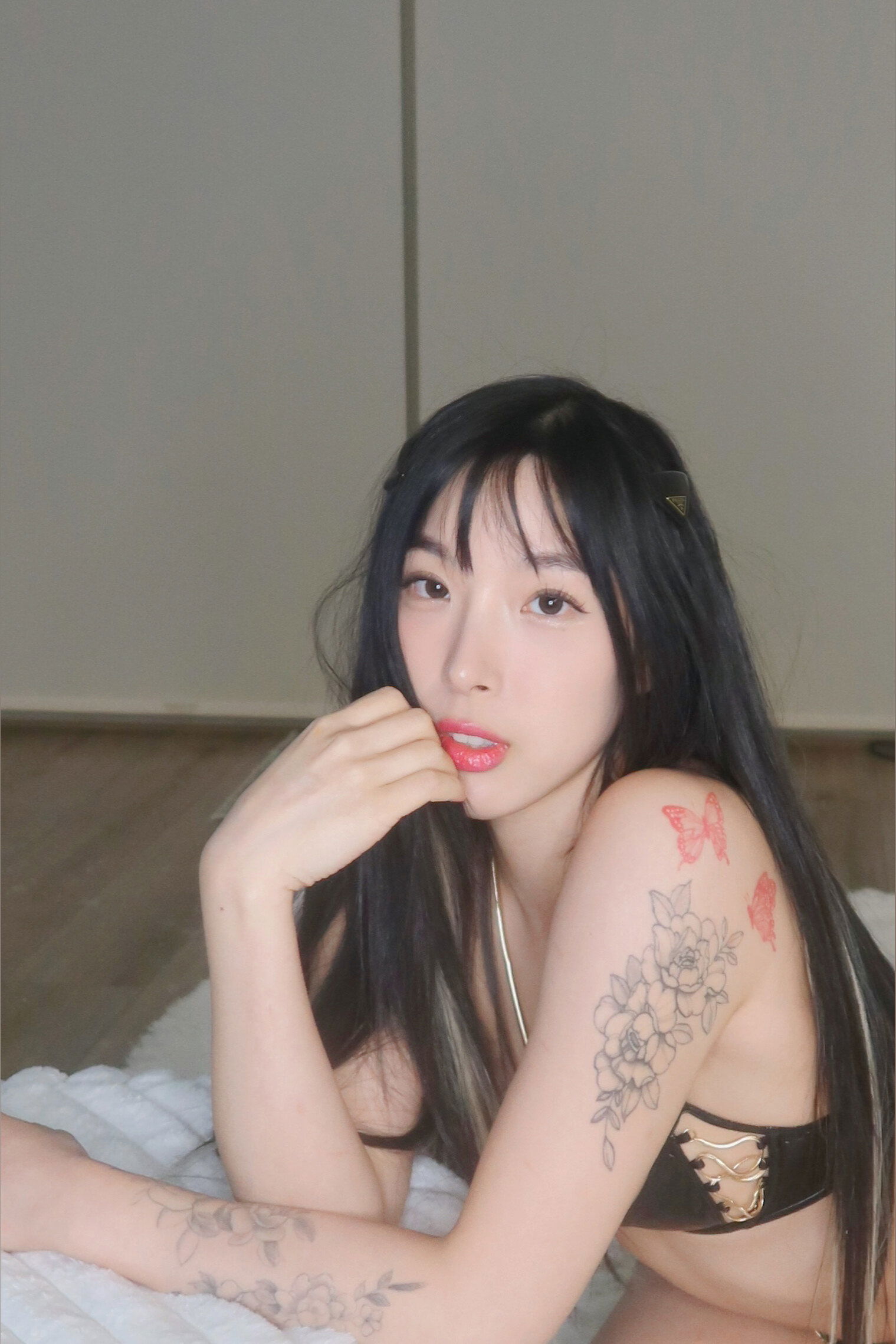 Elle Lee 🖤🪽 photo