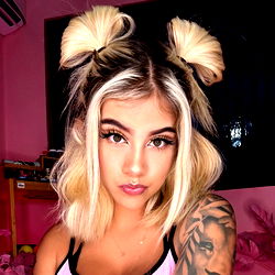 Waifu Cristal💓 photo