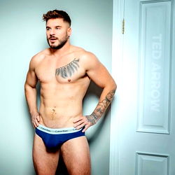 OnlyFans Model Austinlinkr Posing for Photoshoot