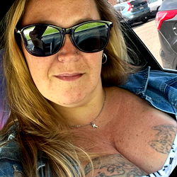 Sexy Mama in a Convertible - OnlyFans Model