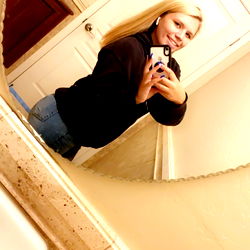 Ale-A, a Model in a Bathroom