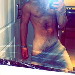 OnlyFans Model Bosbttmboy's Shirtless Mirror Selfie