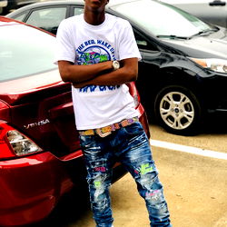 Savage_Kvng from Texas posing with a car in the background