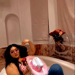 Laid-Back Model Jade Diamond Settling In