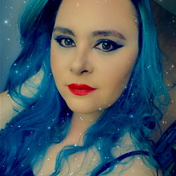 Gaby, a young adult model with vibrant blue hair and striking red lipstick.