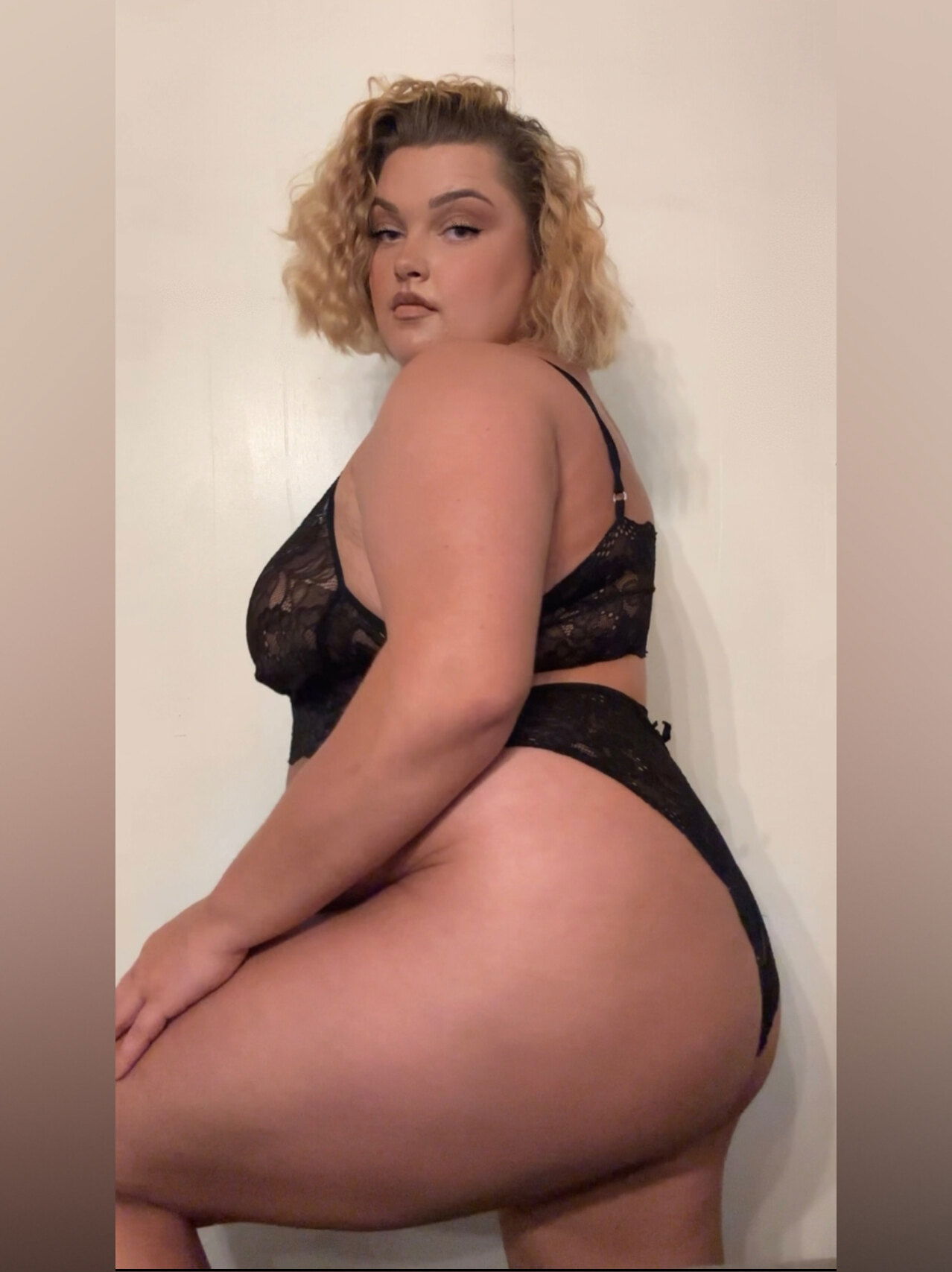 𝓝𝓲𝓬𝓸𝓵𝓮 𝓕𝓸𝔁𝔁 photo