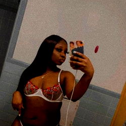 Cincinnati Model Mimi in a Bathing Suit