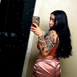 Alyssa Dawn: Stunning Model in Gorgeous Pink Skirt