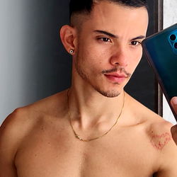 Model Ryan Monart's Shirtless Selfie