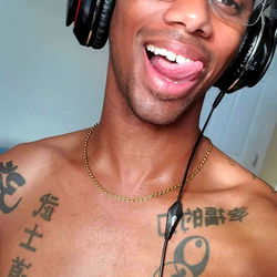 Jorda XY's Shirtless Selfie