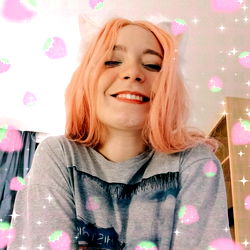 Ary, a fashionable Brazilian model with pink hair and a vibrant style, poses for her OnlyFans profile photo. ¡Bem vindo ao Brasil!