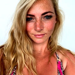 Becky Houzé 🐮 photo