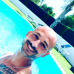 Onlyfans model Arfaz_40 enjoying a day at the pool