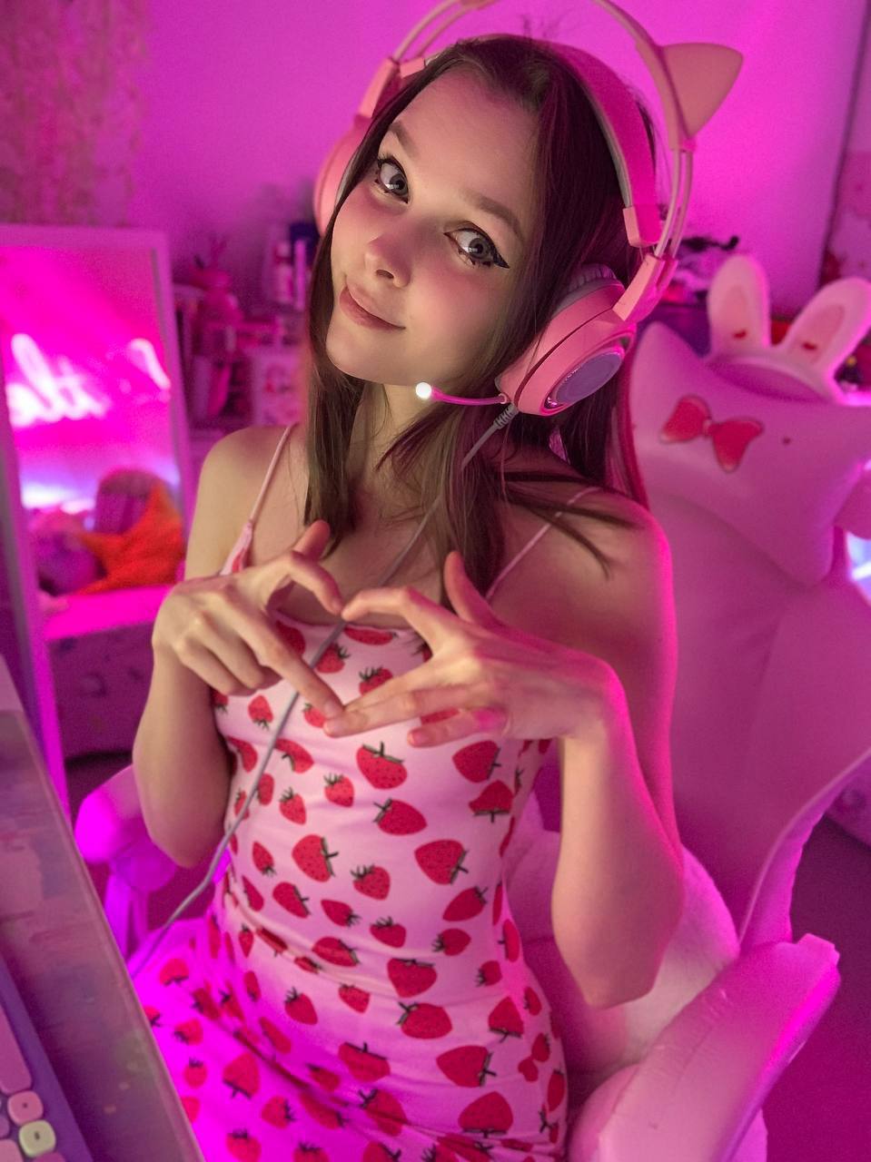 🍓 LittleKitty69 photo