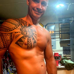 OnlyFans Model TinyDickStar Strikes a Confident Pose in the Gym