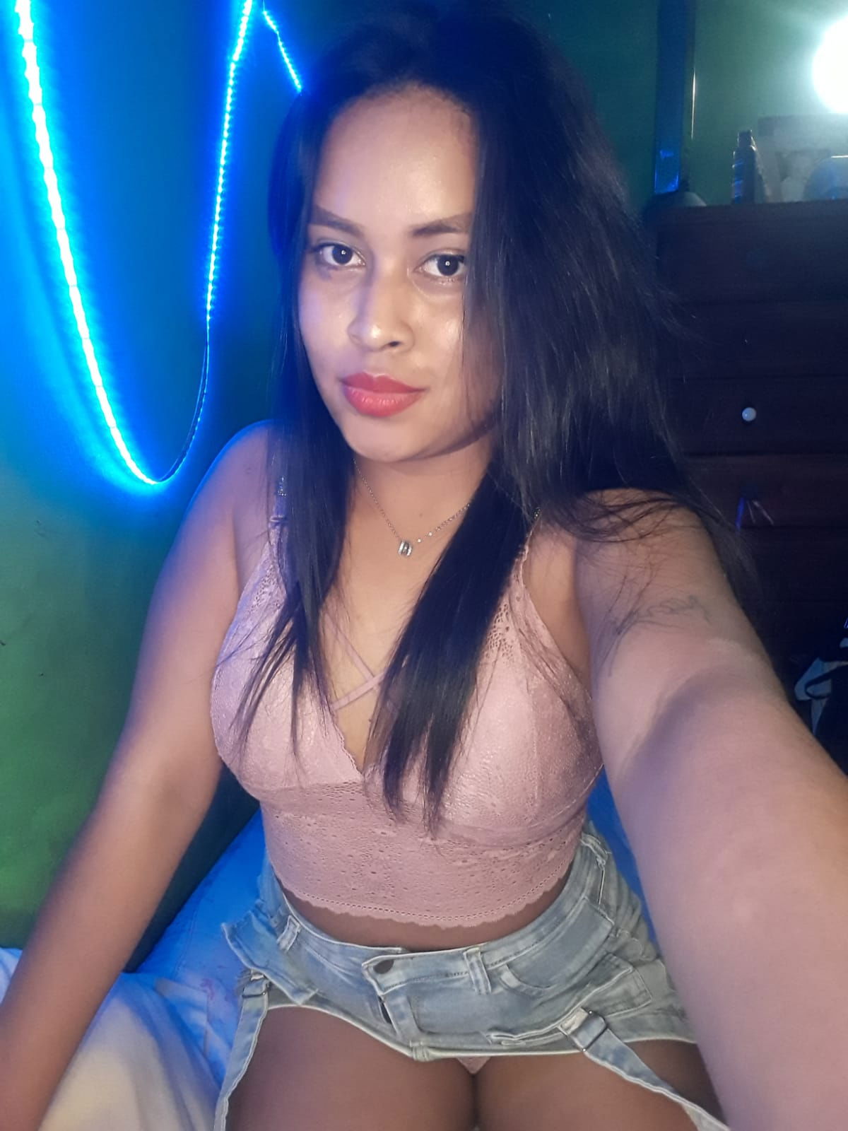 brunette danna photo