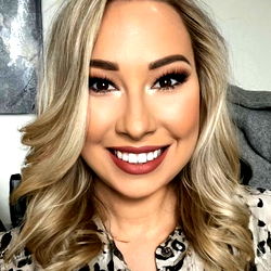 Lauren, a model from the USA