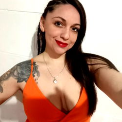 Age: 35, Gender: Female, Tags: #OnlyFansModel, #Photoshoot, #SexyWoman