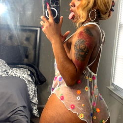 Onlyfans Model Keyunia Freeman: Erotic Lingerie and Confidence