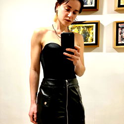 Ali: Chic New York City Model Pose for Strong SEO Photo