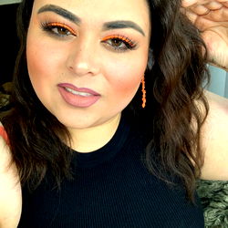 Anais, a social media influencer posing for the camera.