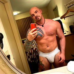 Aaron Evans: OnlyFans Model