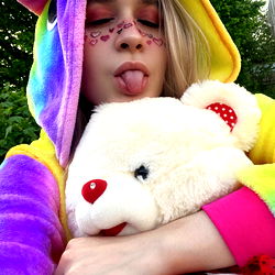 Кира Вассер in Unicorn Hoodie