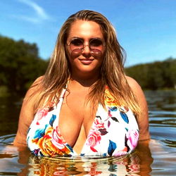 Violitues: OnlyFans Model in Bikini Swimming