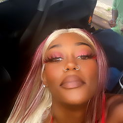 Vivid Misfit of MilfHoneyy - DFW Vibes