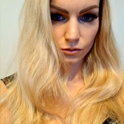 OnlyFans Model Axelle - Elegant and Alluring