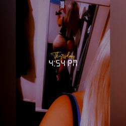 Anna Model in Mirror