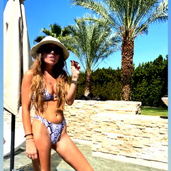 Beach Chic: Charlie Harper, 32