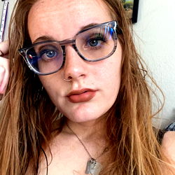 Scarlet Angel - Strong and Independent