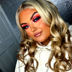 MrsBlueEyes, OnlyFans Model from Glasgow