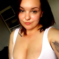 OnlyFans Model Curvy Bea