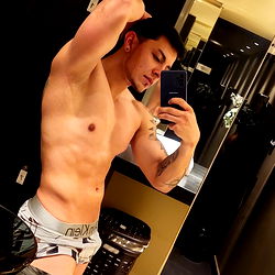 Arom, Bodybuilder in the Gym