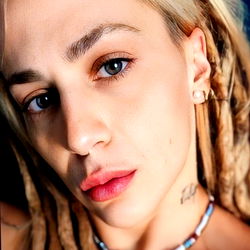 Dyna: Onlyfans Model,