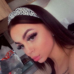 Stylish Alyssia Kay Modeling in London, Age: 27