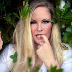 Playmate Audra Lynn photo