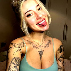 Carol Fantasy: A Model Moment