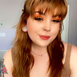 Stylish California Model Alt Angel Eva in a Trendy Look