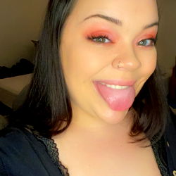 Candid Moment of OnlyFans Model Shan