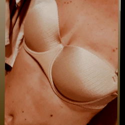 Simay Çelik: A Model in the Spotlight