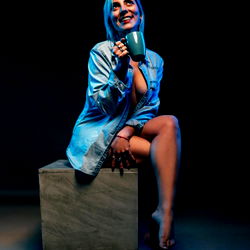 Model Photoshoot: Navi's Intense Gaze and Style