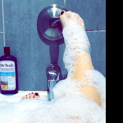 Amanda, OnlyFans Model: Missouri Bathroom Soak