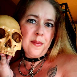 BettyBonezerFREE's Gothic Selfie