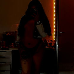 Onlyfans Model Amanda in a Mirror