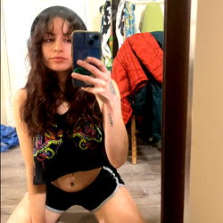 Sensational Amber Captures Stunning Selfie