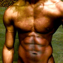 WhereShouldiNut: Showing off his six-pack